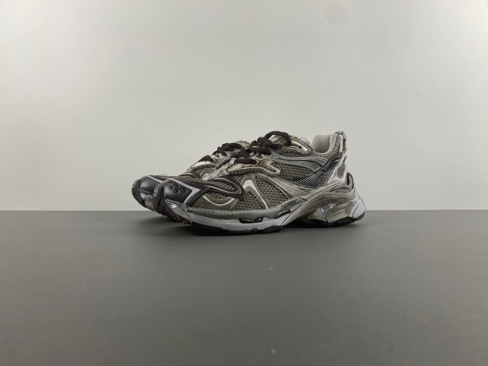 Ba*len*cia*ga runner sneaker