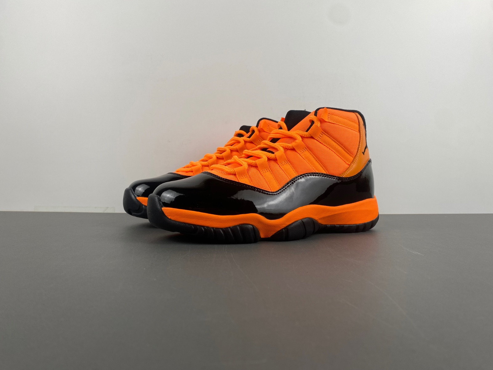 Air Jordan 11 Retro “orange Black”