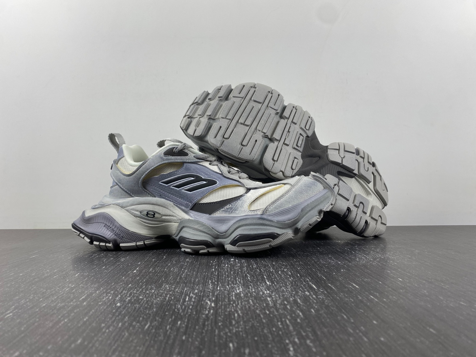 bc cargo sneaker