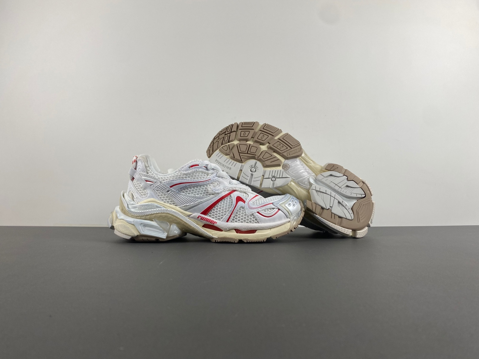 Ba*len*cia*ga runner sneaker