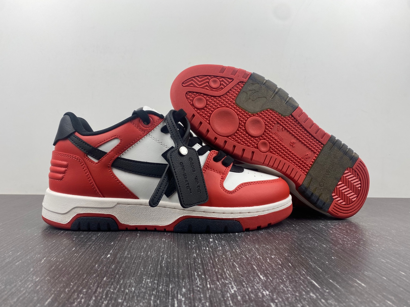 of™ c/o virgil abloh out of office low-top leather sneakers ‘ooo“