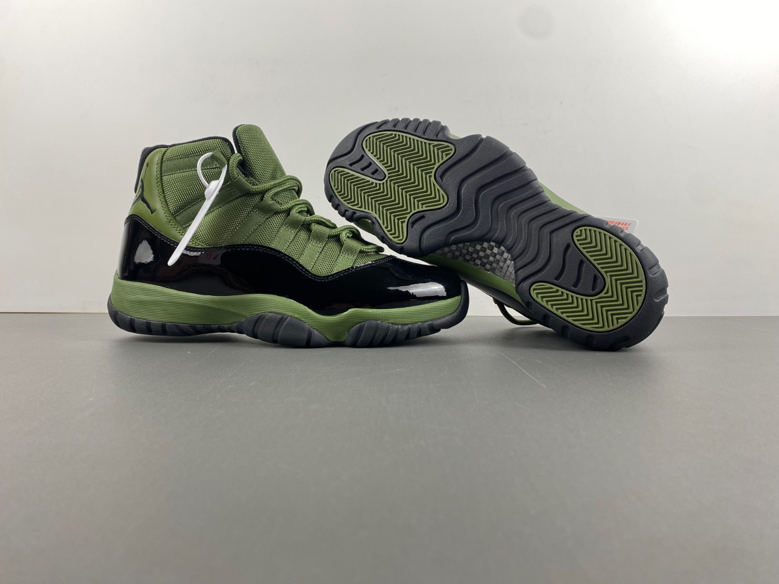 AIR JORDAN 11