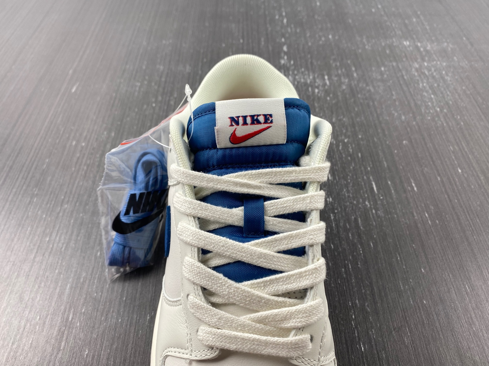 nike dunk low se sail dark marina blue dx3198-133