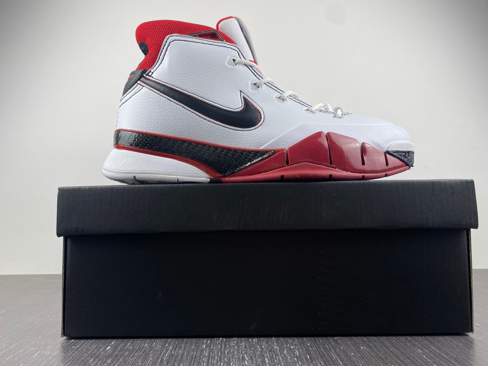 nike zoom kobe 1 protro 
