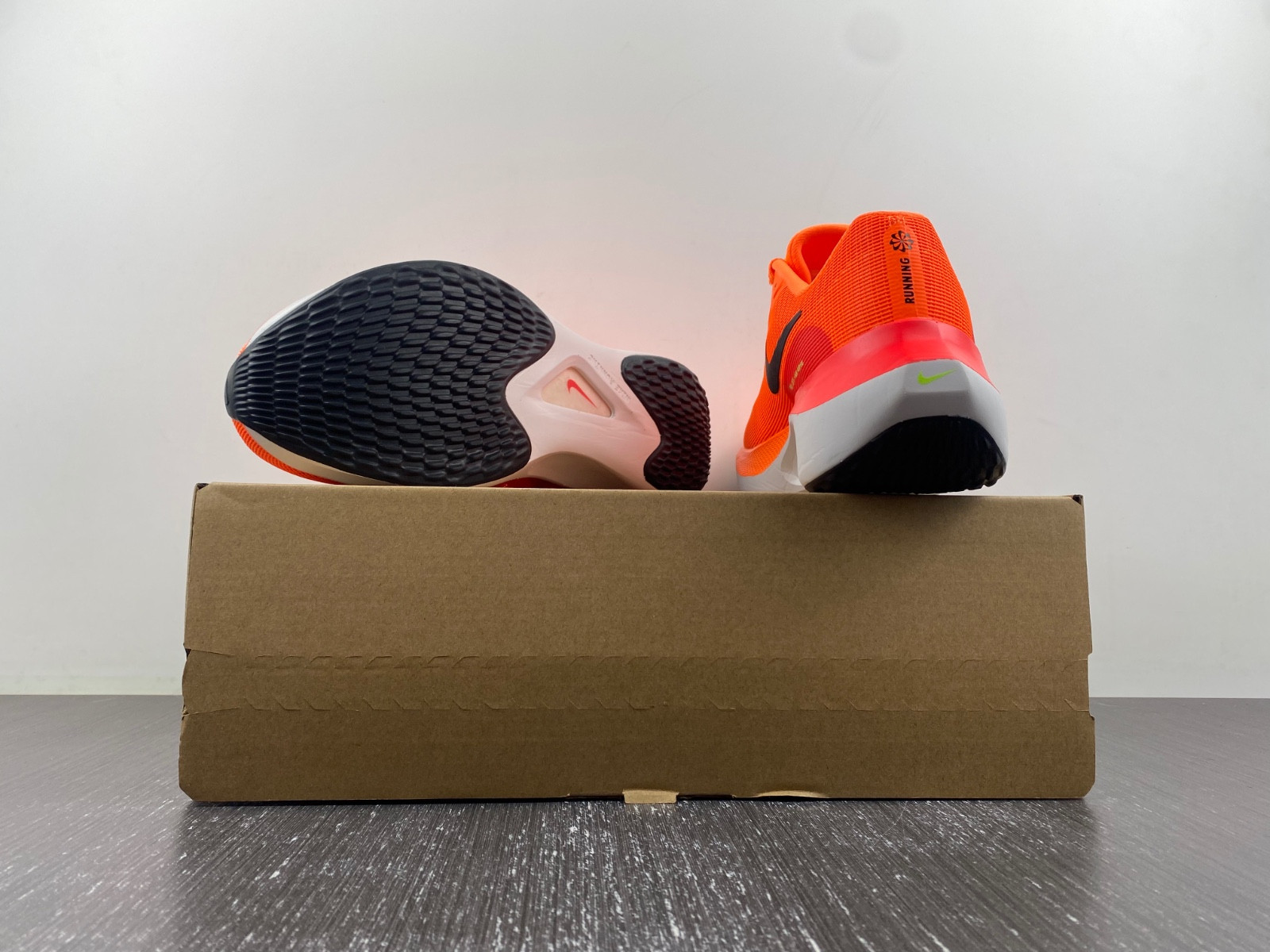 nike zoom fly 5 total orange dm8968-800