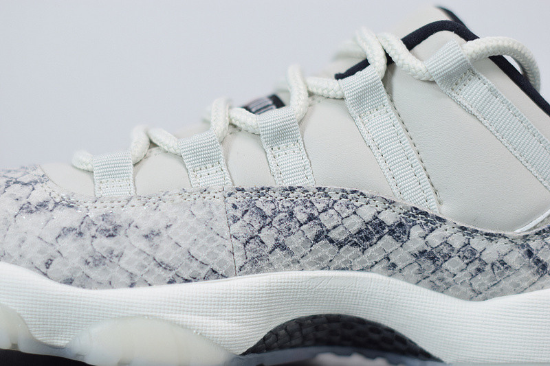 air jordan 11 low snakeskin “light bone” cd6846-002
