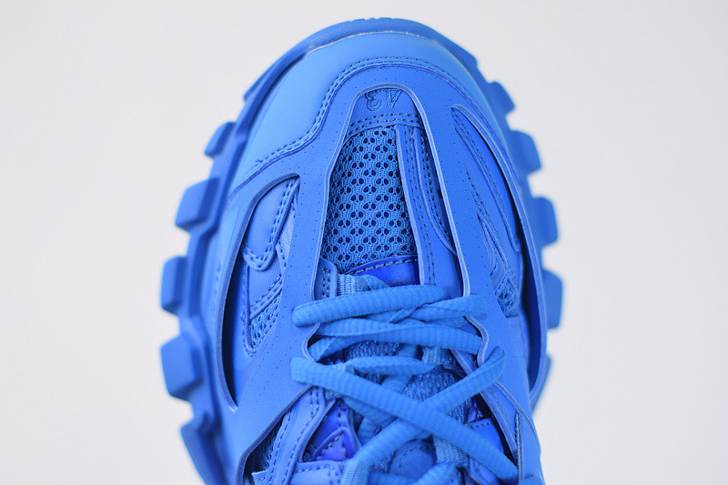 bc track sneaker