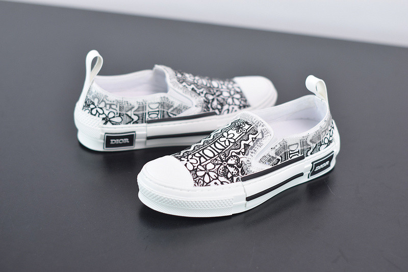 dio* x converse sneaker