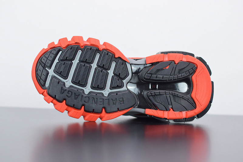 bc track sneaker