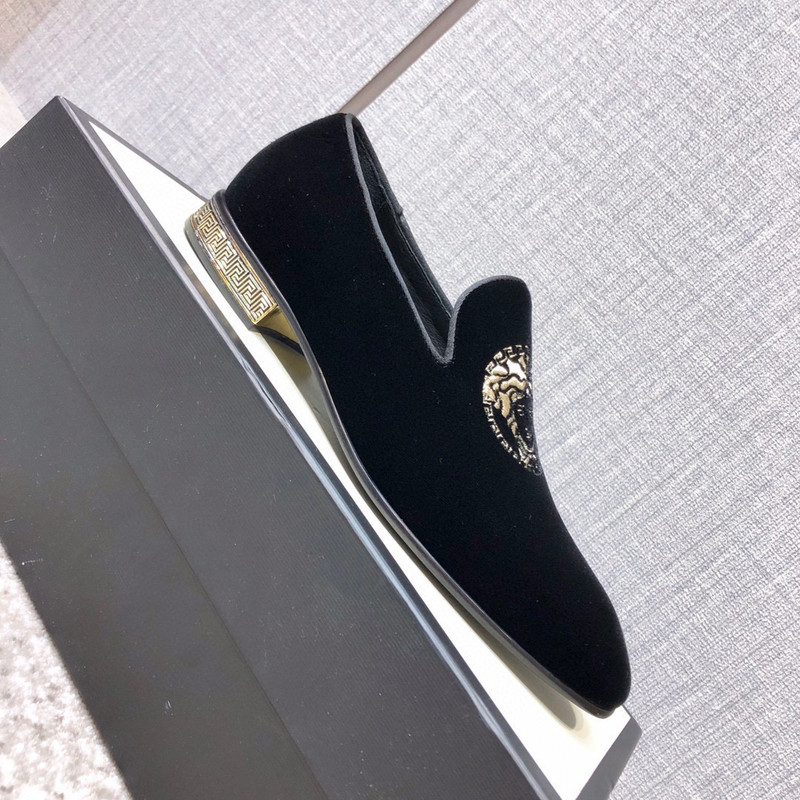 vs sneakers
