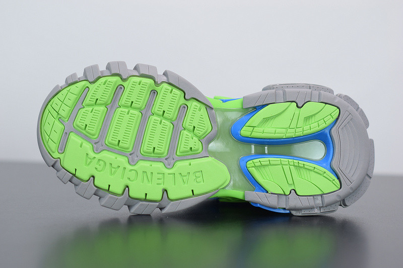 bc track sneaker