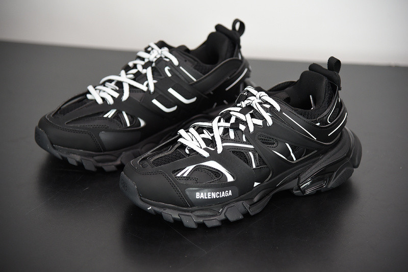 bc track sneaker