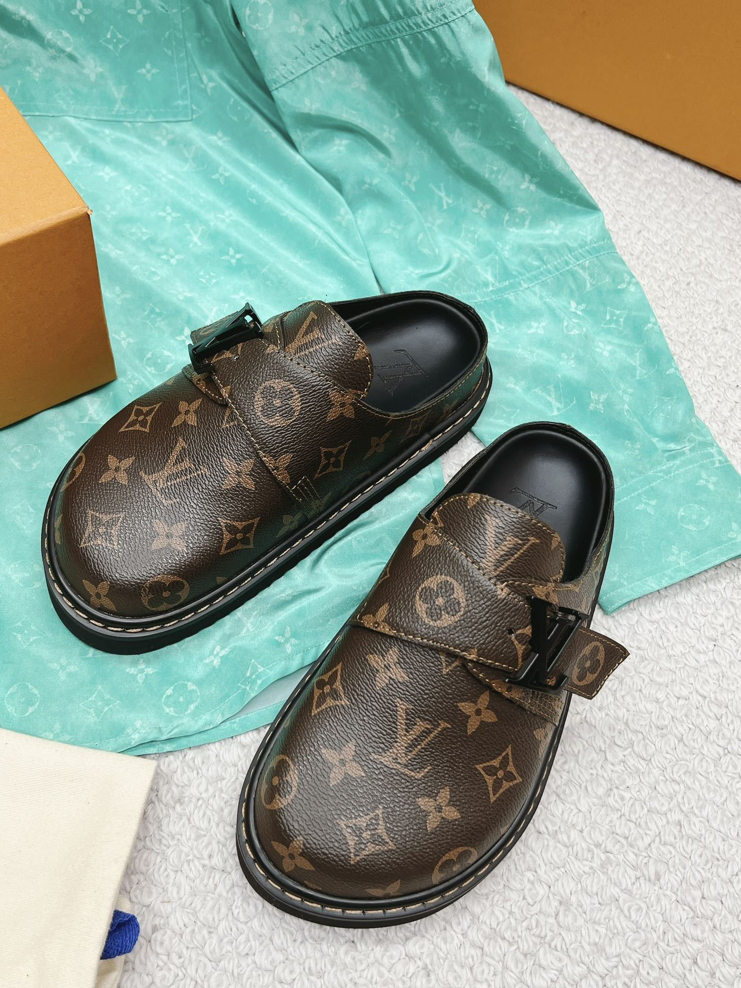 LVT SANDALS