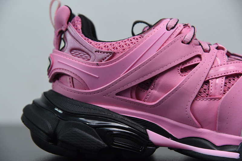 bc track sneaker