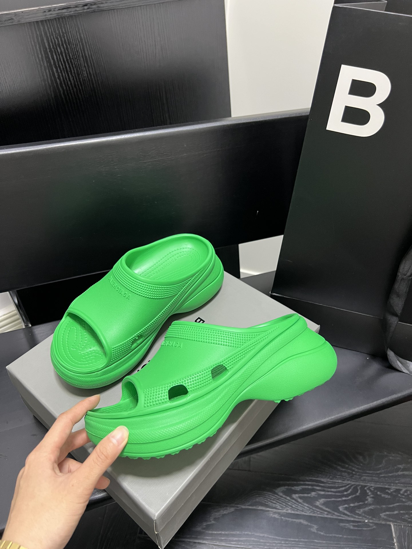 Ba1en*iaga slide