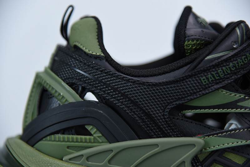 bc track sneaker