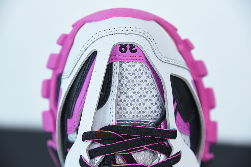 bc track sneaker