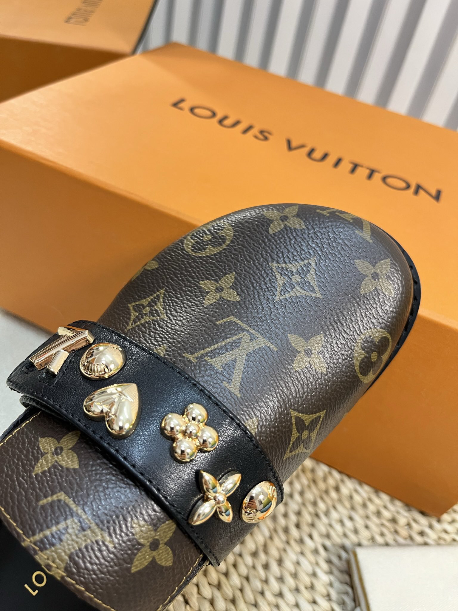LVT SANDALS
