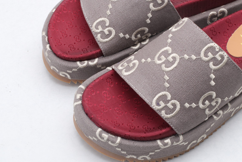 g*u*i sandals