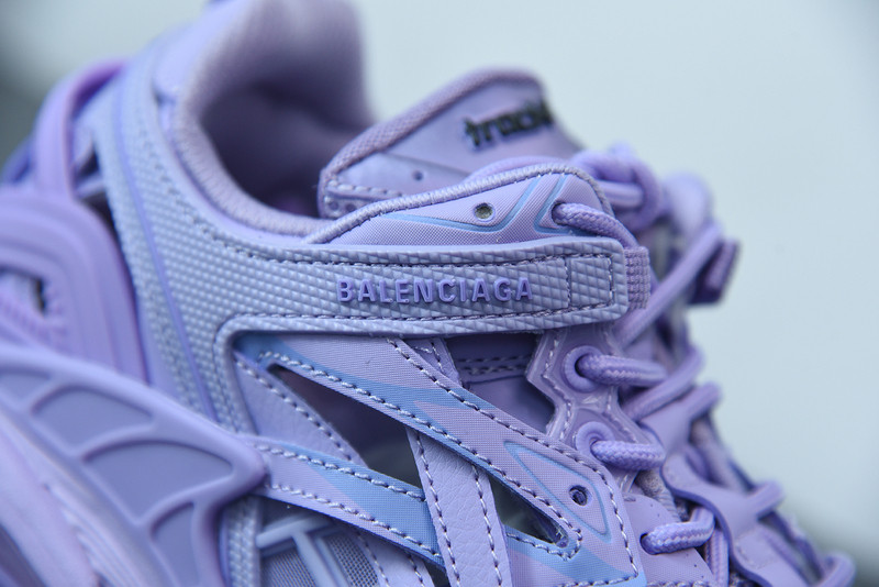 bc track sneaker