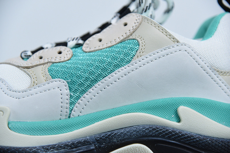 bc triple s trainer white 524039 w09oh 3005