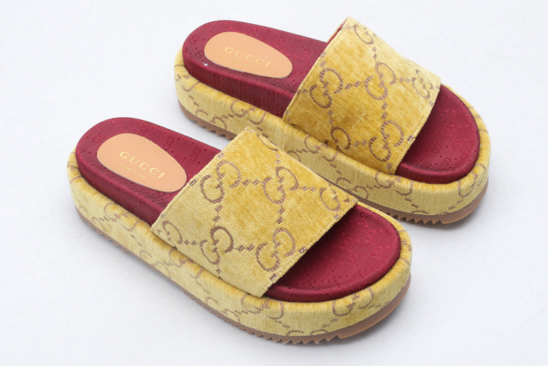 g*u*i sandals
