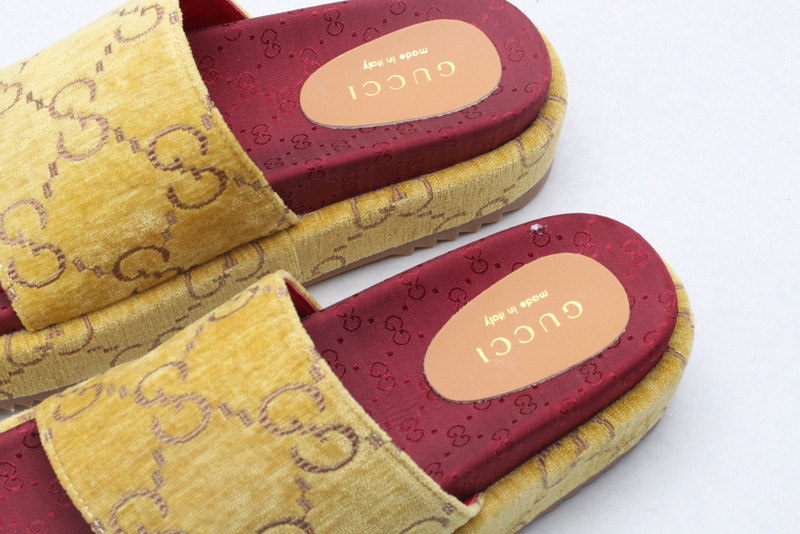 g*u*i sandals
