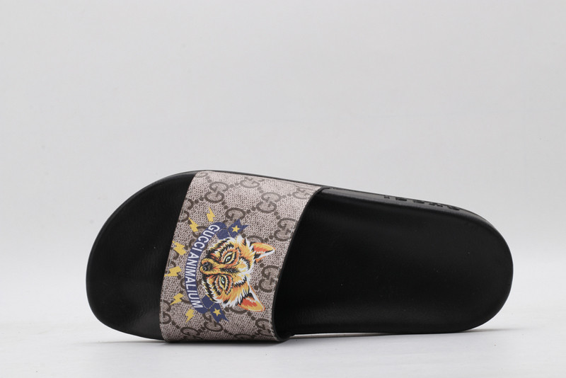 g*u*i sandals