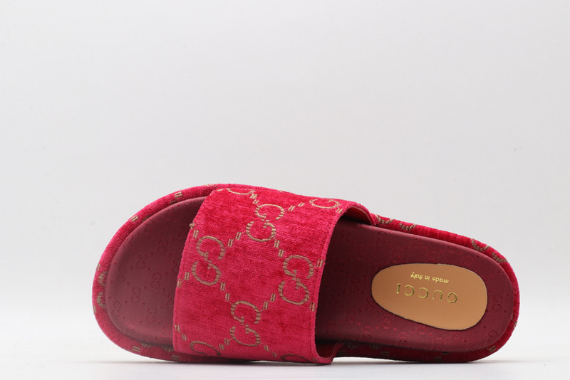 g*u*i sandals