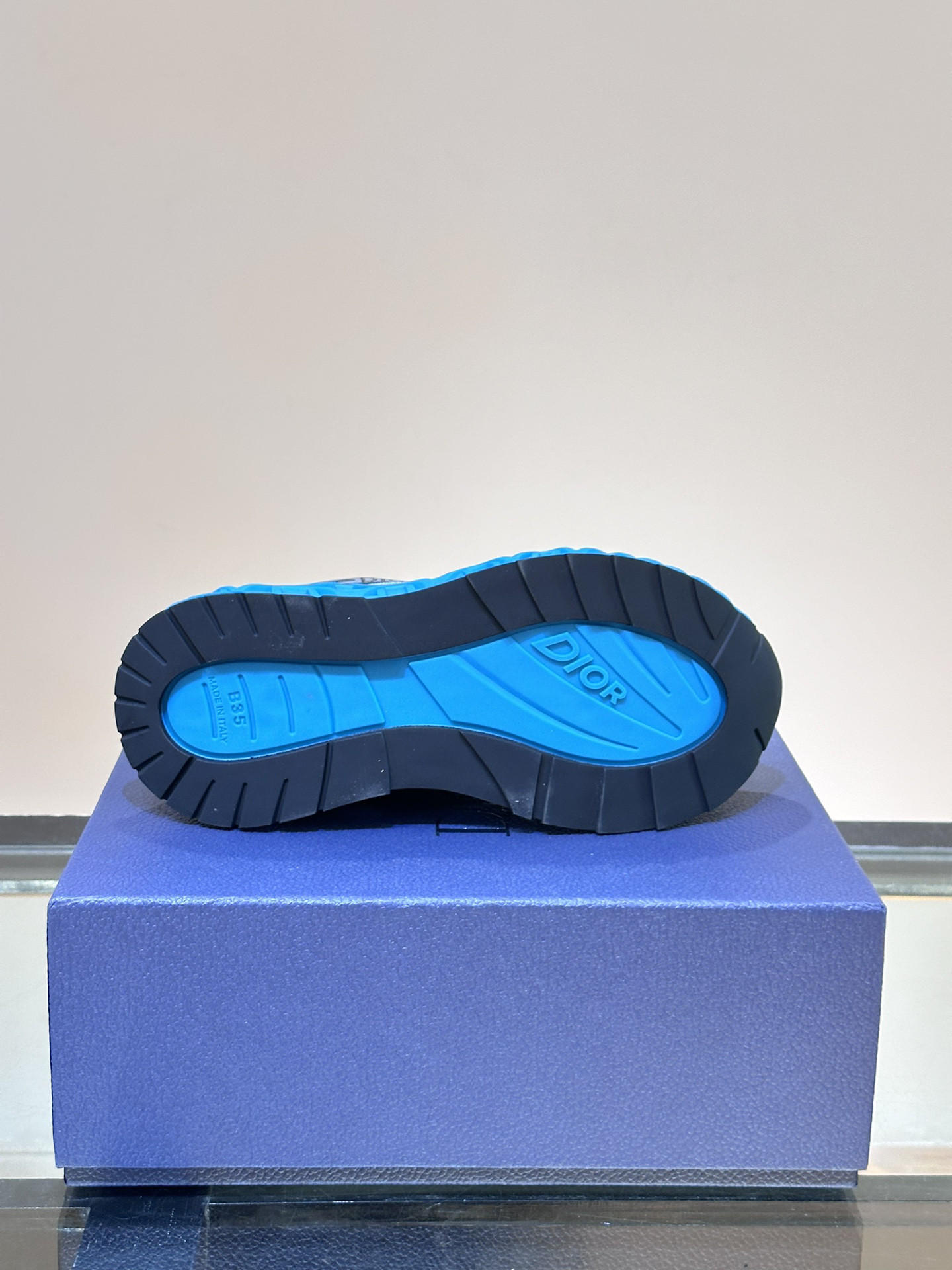 DIO* SNEAKER