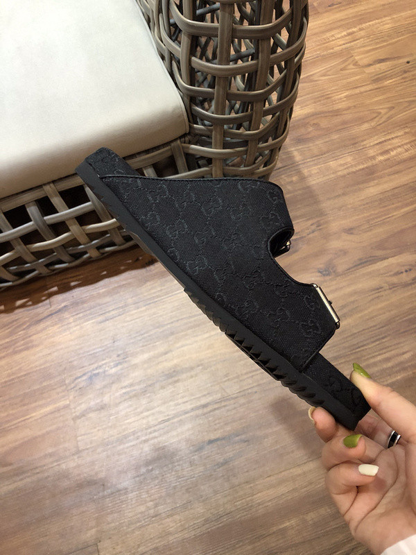 g*u*i sandals