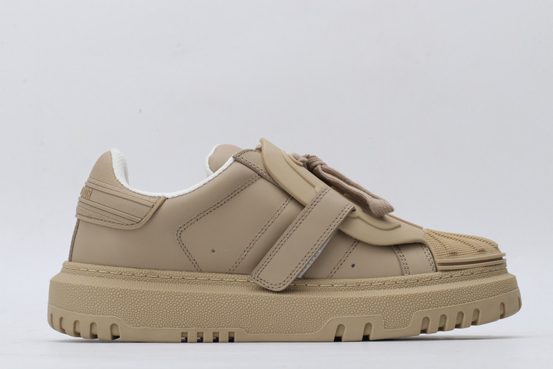 dio* sneaker