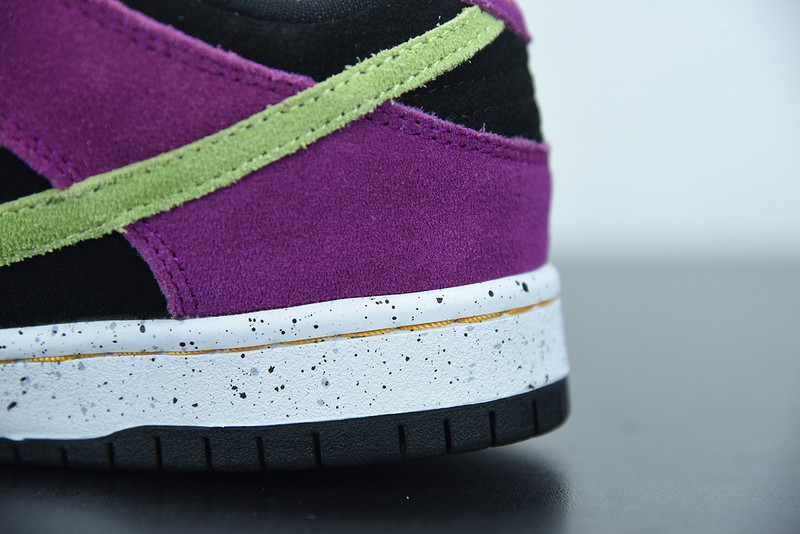nike sb dunk low “red plum” bq6817-501