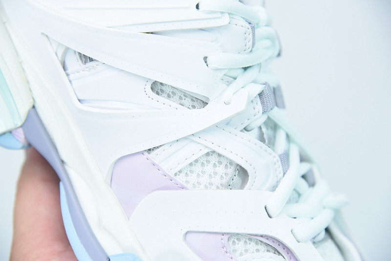 bc track sneaker