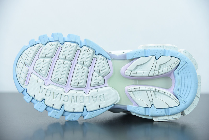 bc track sneaker