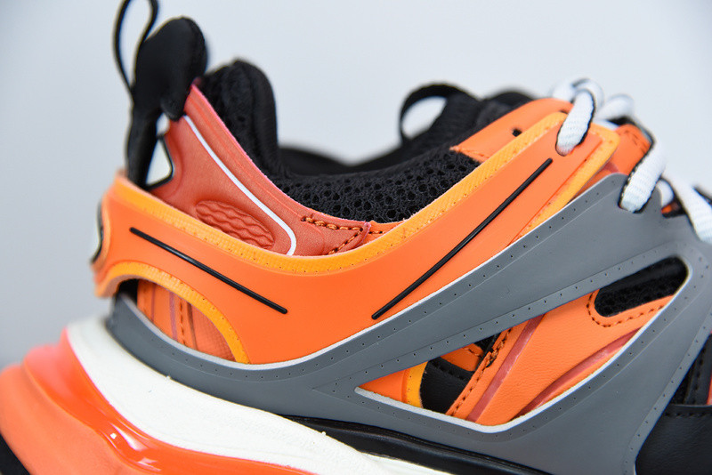 bc track sneaker