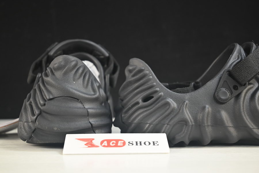 Cr*0*s pollex clog by salehe bembury black