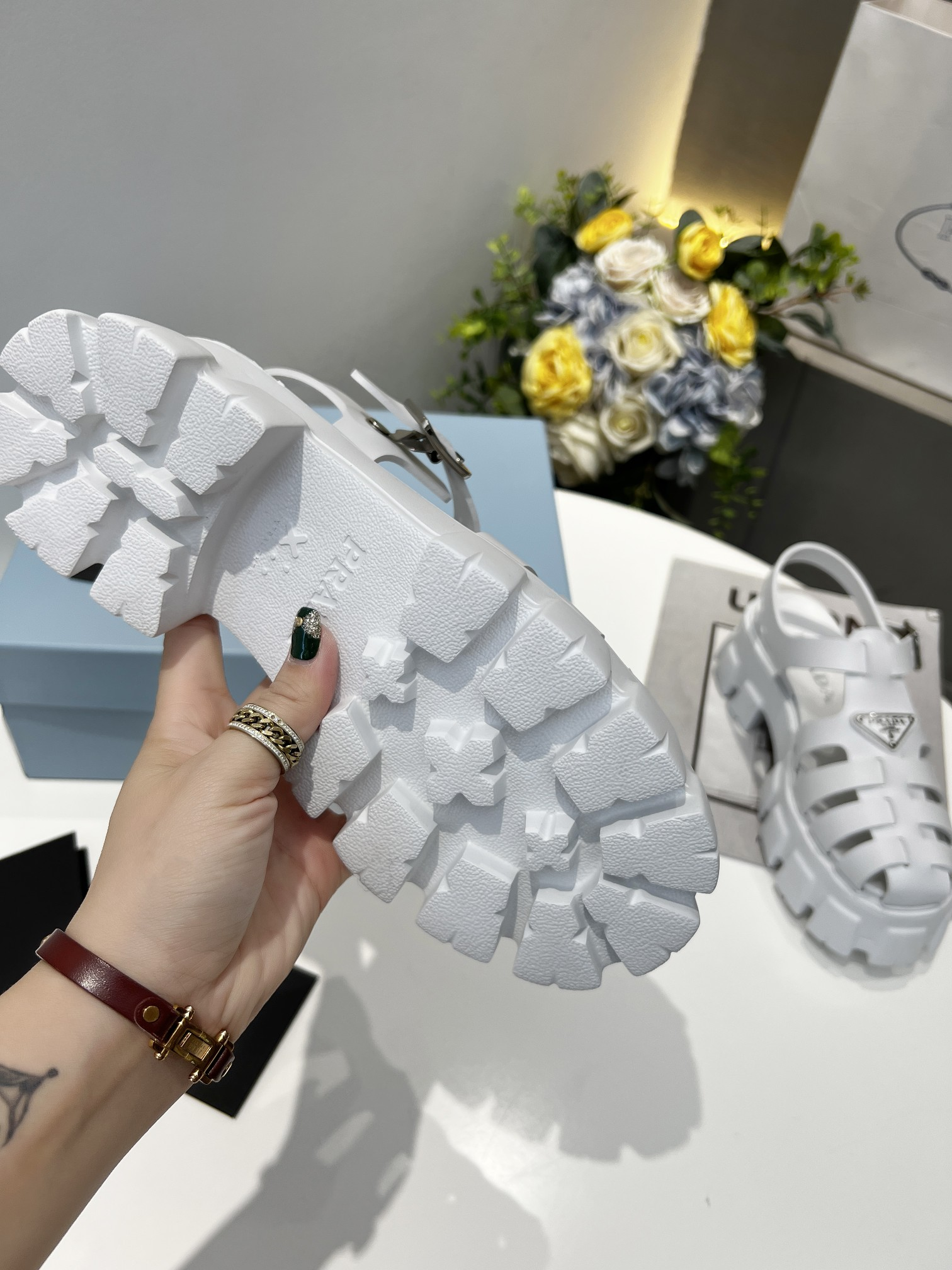 Pra*a sandals