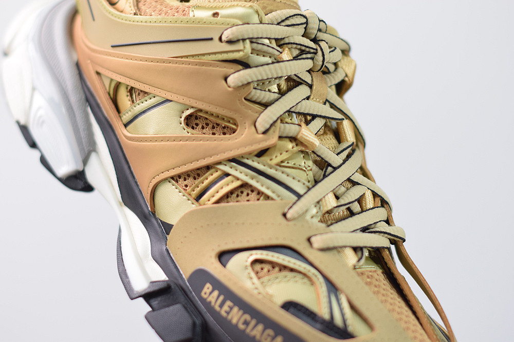 bc track sneaker