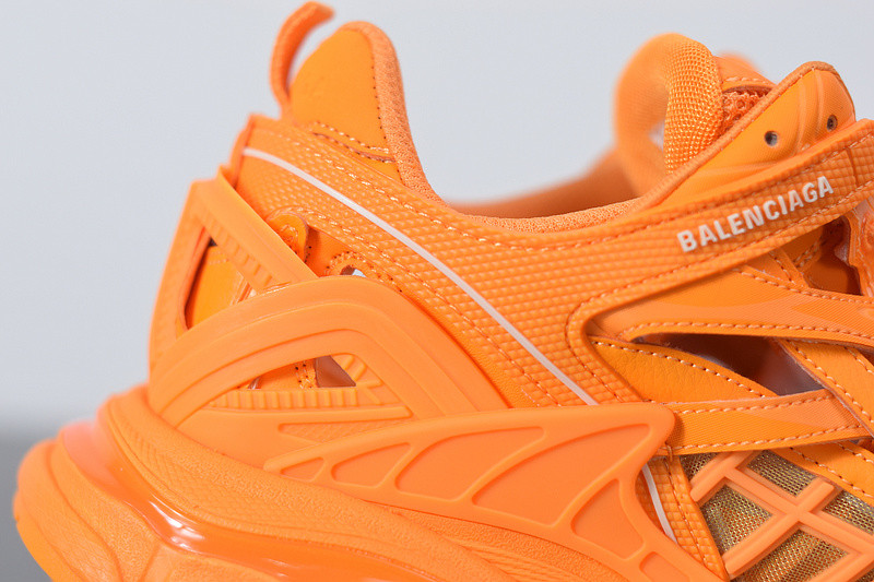 bc track sneaker
