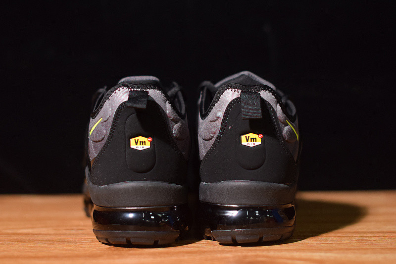 nike air vapormax plus "neon 95" 924453-009