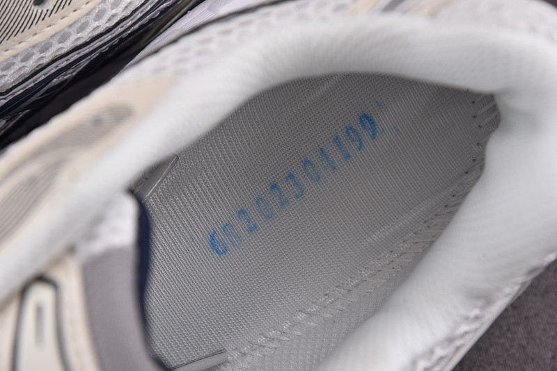 As*ic*s gel-kayano 14 1201a056-109