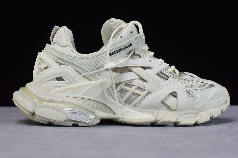 bc track sneaker