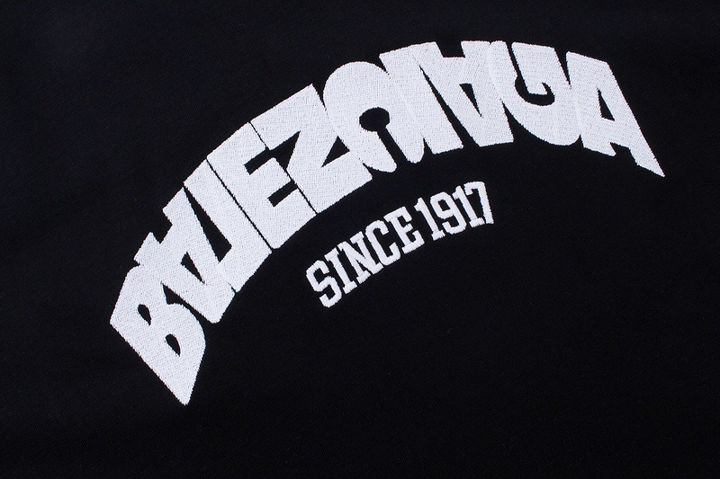 Ba*len*cia*ga clothes