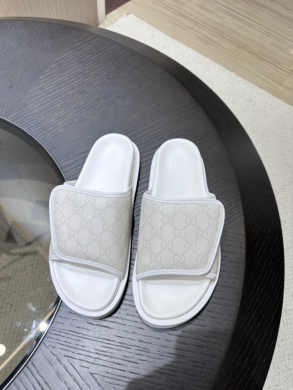 g*u*i sandals