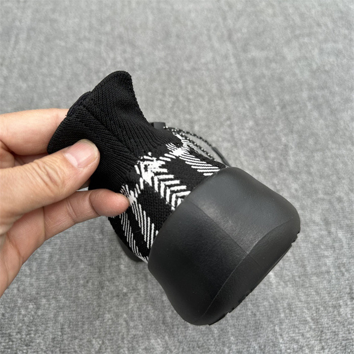 Bv*b*rry sneaker
