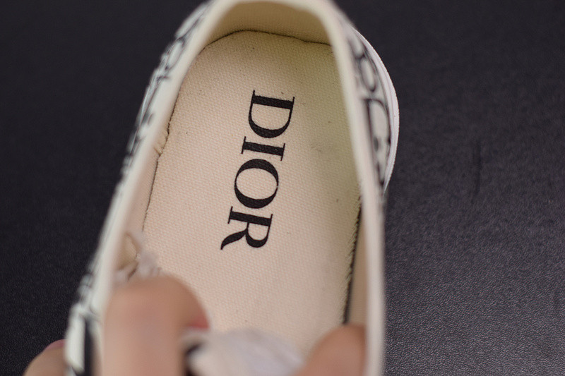 dio* sneaker