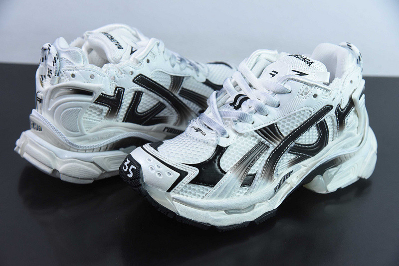 Ba*len*cia*ga runner sneaker