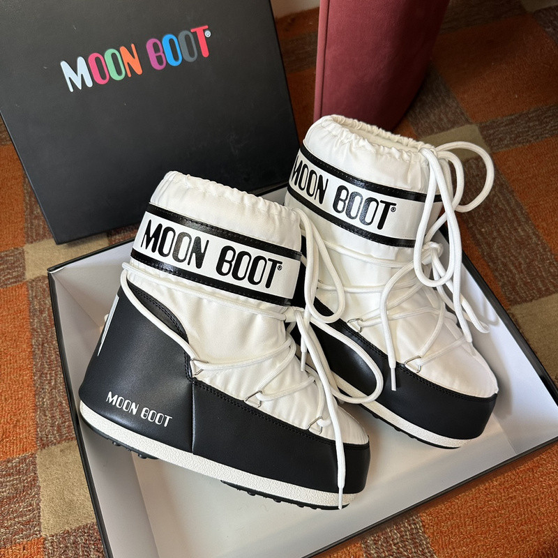 mOON bOOT