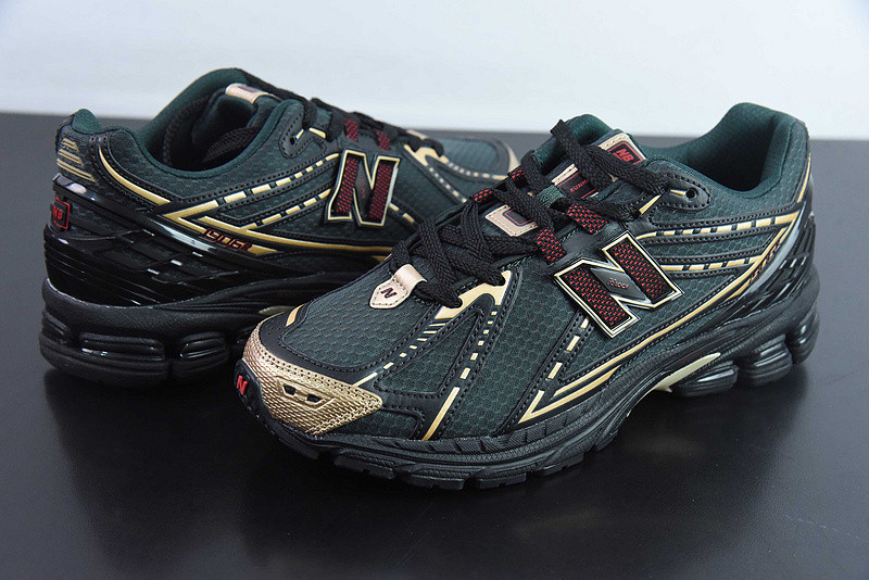 NEW BALANCE SNEAKER